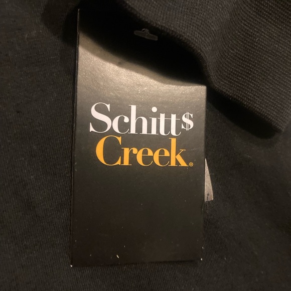 NWT SM Schitt’s Creek Black Graphic Crew Neck T-Shirt Women’s EVERYBODY FITS IN - Picture 4 of 5